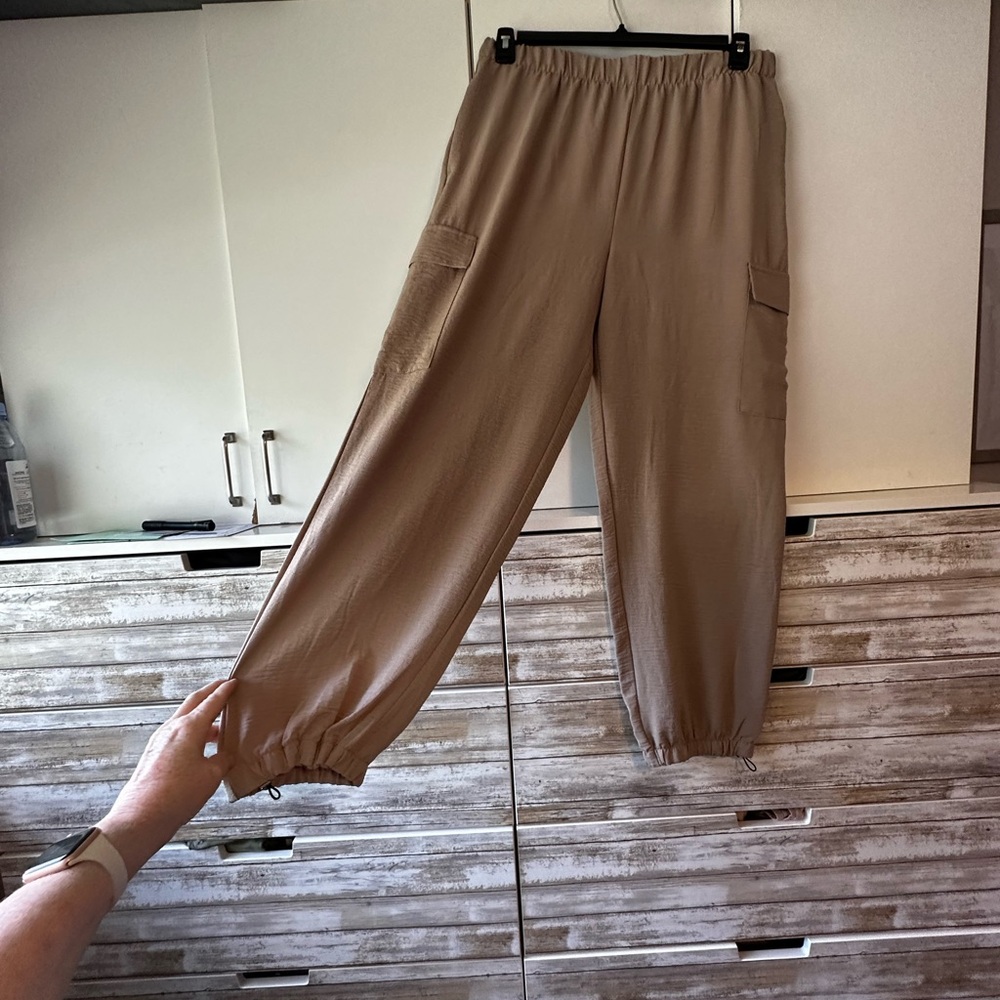 🤎 Meg & Margot Tan Cargo Jogger Pants Elastic Waist Bungee Hem